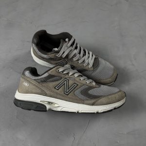 Tênis New Balance 880 REVLite
